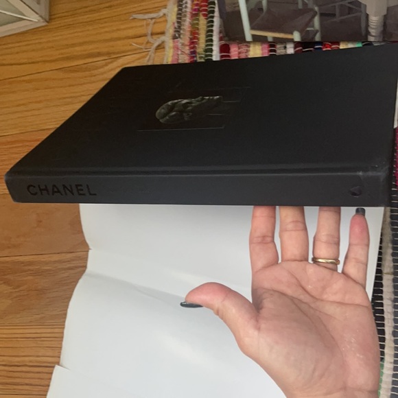 Chanel Book - Picture 4 of 8